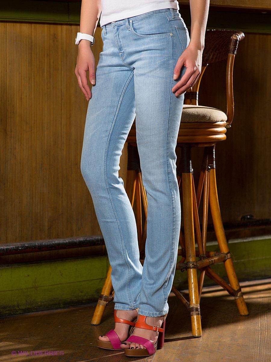 Какой длины должны быть прямые джинсы. Прямые джинсы. Нормальные джинсы женские. Прямые джинсы женские. Длинные джинсы женские.