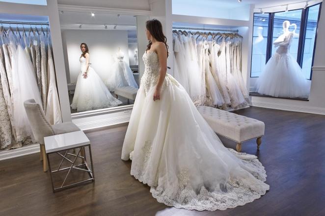 Почему свадебное платье лучше покупать в салоне